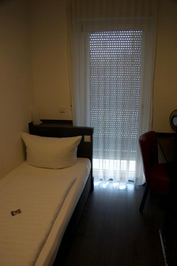 Central Hotel Friedrichshafen Esterno foto